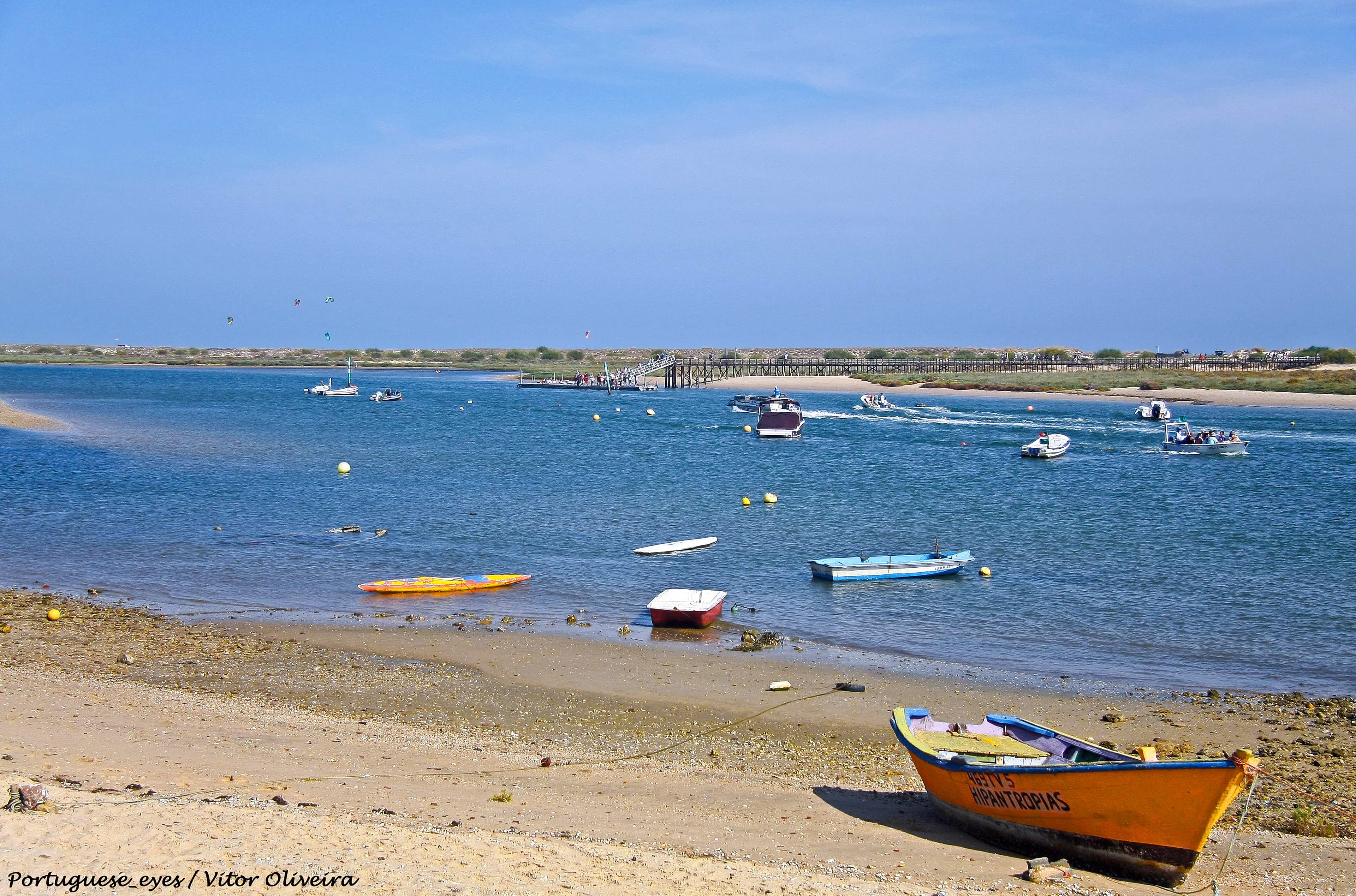 Barcos em Cabanas de Tavira, na Ria Formosa