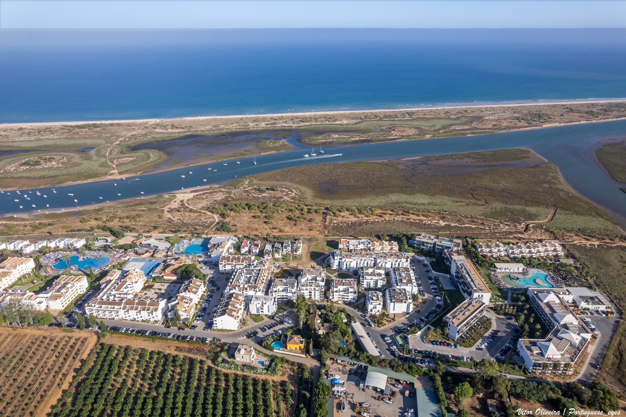 Vista aérea de Cabanas de Tavira e da Ria Formosa