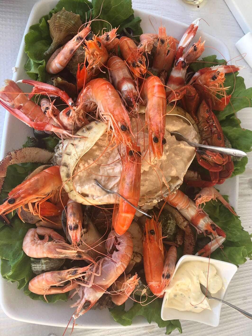 Mariscada de sapateira, camarão e lagostim no Mariscos & Petiscos